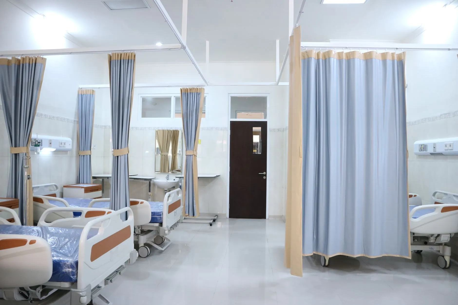 重型货架与阁楼式货架的技术特点与选型对比分析